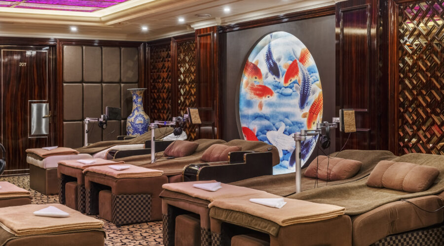 Luxury & Lifestyle: A Spa Lounge Bar Pademangan